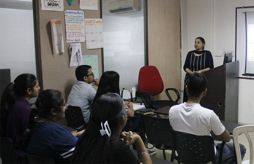 Students attending computer training class at Oxford School of Accounting