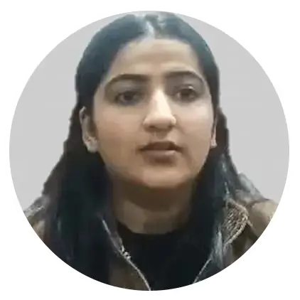 Simran giving a student review of Oxford’s E-Accounting Course in Delhi